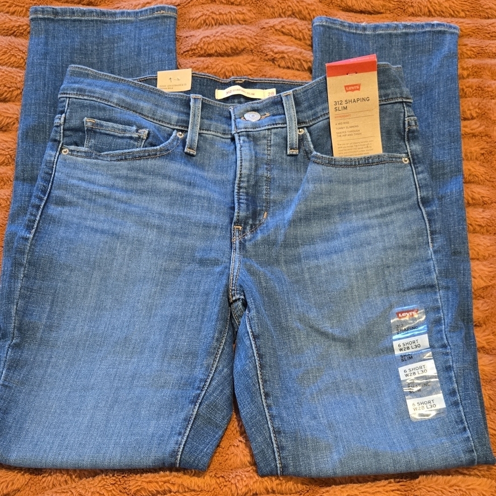 Levi's 312 Shaping Slim Jeans